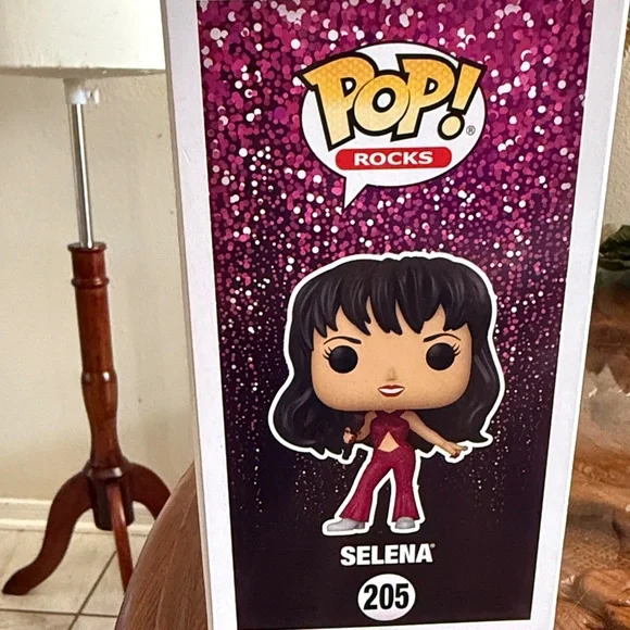 Funko Pop Selena in Sparkling Red Outfit - Picture 8 of 9